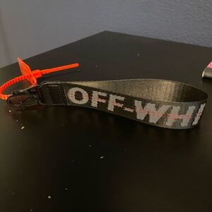 Off white key chain